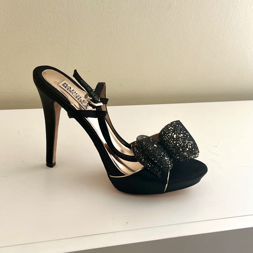 Badgley Mischka Black and Gold Women's Heels exquisite peep toed.